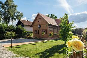 Rustic Cottage With Heated Pool