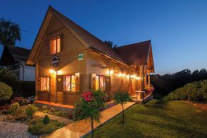 Rustic Cottage With Heated Pool