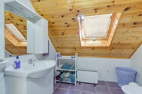 Rustic Cottage With Heated Pool