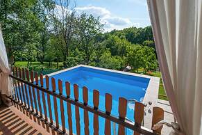 Rustic Cottage With Heated Pool