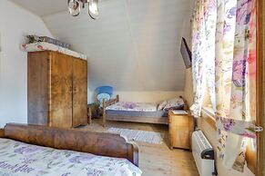 Rustic Cottage With Heated Pool