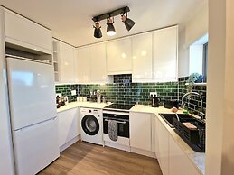 Luxury Station Apartment by Paymán Club