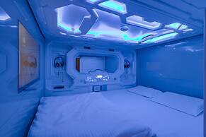 CAPS LOCK Future Hotel