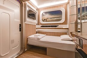 CAPS LOCK Future Hotel