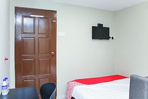 OYO 90338 Prima Saujana Budget Hotel