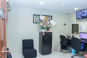 OYO 90338 Prima Saujana Budget Hotel