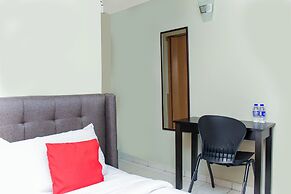 OYO 90338 Prima Saujana Budget Hotel