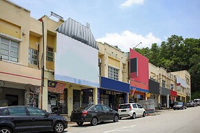 OYO 90338 Prima Saujana Budget Hotel