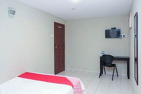 OYO 90338 Prima Saujana Budget Hotel