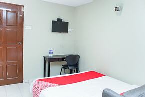 OYO 90338 Prima Saujana Budget Hotel