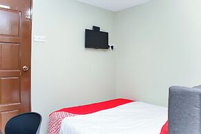 OYO 90338 Prima Saujana Budget Hotel