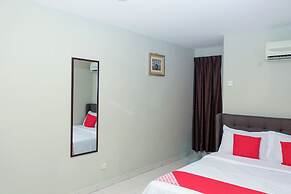 OYO 90338 Prima Saujana Budget Hotel