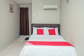 OYO 90338 Prima Saujana Budget Hotel