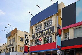 OYO 90338 Prima Saujana Budget Hotel