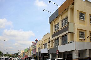 OYO 90338 Prima Saujana Budget Hotel