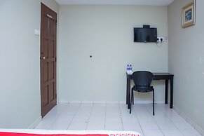 OYO 90338 Prima Saujana Budget Hotel
