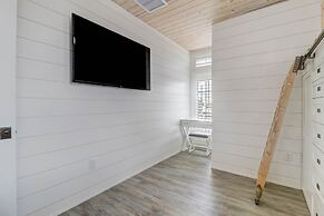 226 South Fletcher Ave 6 Bedroom Home by RedAwning