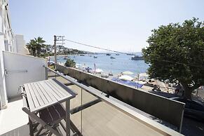Seafront Flat With Breathtaking Sea View in Bodrum