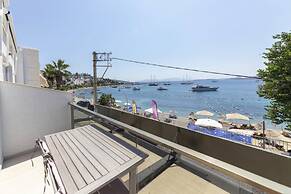 Seafront Flat With Excellent Sea View in Bodrum