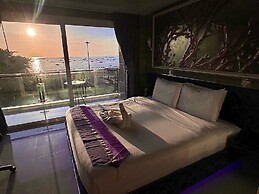 The Globe Hotel Bar and Restaurant