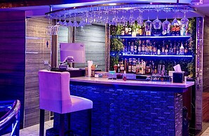 The Globe Hotel Bar and Restaurant