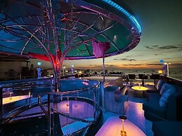 The Globe Hotel Bar and Restaurant