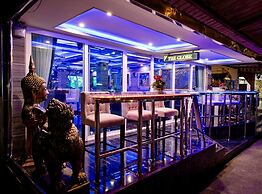 The Globe Hotel Bar and Restaurant