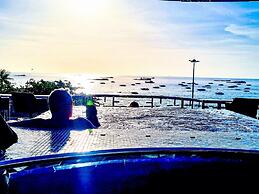 The Globe Hotel Bar and Restaurant