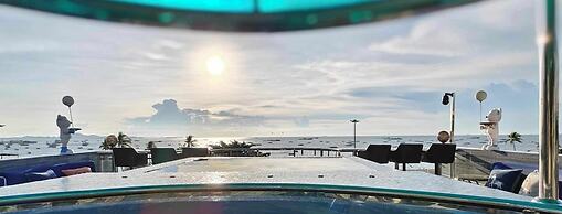 The Globe Hotel Bar and Restaurant