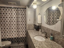 Quiet & Cozy Cottonwood Cottage in Scotia