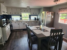 Quiet & Cozy Cottonwood Cottage in Scotia