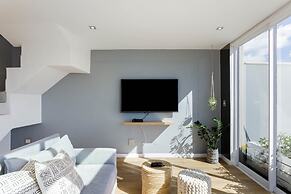 Modern, Chic Penthouse With Mountain, City Sea Views