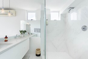 Modern, Chic Penthouse With Mountain, City Sea Views