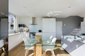 Modern, Chic Penthouse With Mountain, City Sea Views