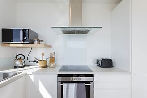 Modern, Chic Penthouse With Mountain, City Sea Views