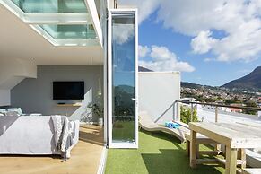 Modern, Chic Penthouse With Mountain, City Sea Views