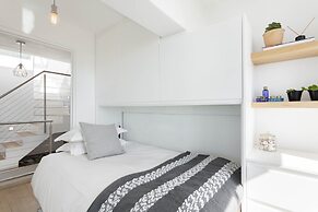 Modern, Chic Penthouse With Mountain, City Sea Views