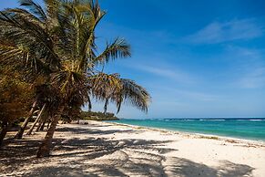 Tiwani Sunset, a Little Piece of Eden