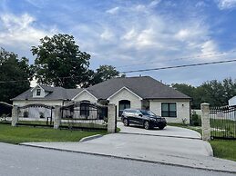 IAH SPHERIC Mini-mansion