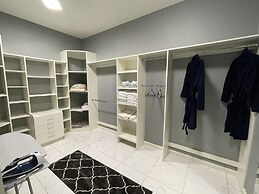 IAH SPHERIC Mini-mansion