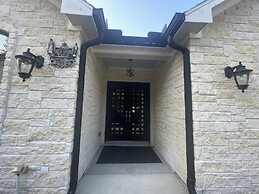 IAH SPHERIC Mini-mansion