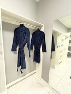 IAH SPHERIC Mini-mansion