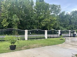 IAH SPHERIC Mini-mansion