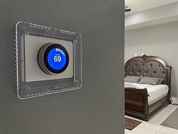 IAH SPHERIC Mini-mansion