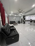 IAH SPHERIC Mini-mansion