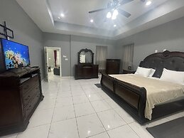 IAH SPHERIC Mini-mansion