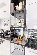 IAH SPHERIC Mini-mansion