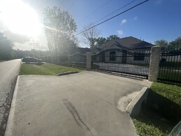 IAH SPHERIC Mini-mansion