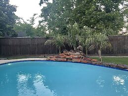 IAH SPHERIC Mini-mansion