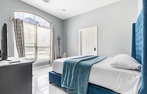 IAH SPHERIC Mini-mansion